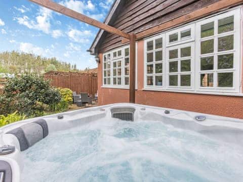 Hot tub | Garden View Cottage - Brooklands Farm Cottages, Woodbury Salterton, near Exeter