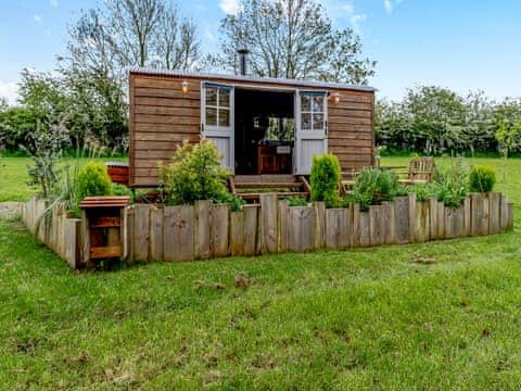 Exterior | Willow Shepherd&rsquo;s Hut - Shropshire Glamping, Telford