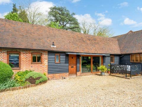 Exterior | Lantern Lodge, Bramley, near Tadley