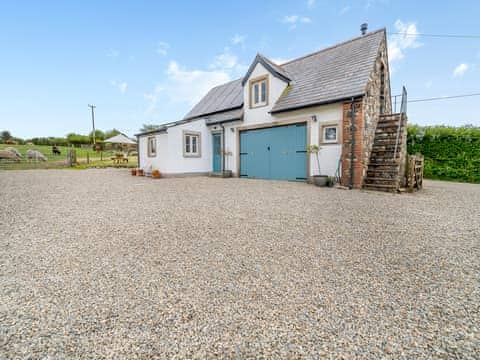 Exterior | Caerau Bach, Trefin, near St David&rsquo;s