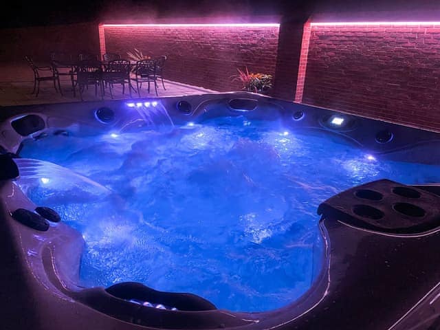 Hot tub | Park Cottage, Worlaby, near Louth