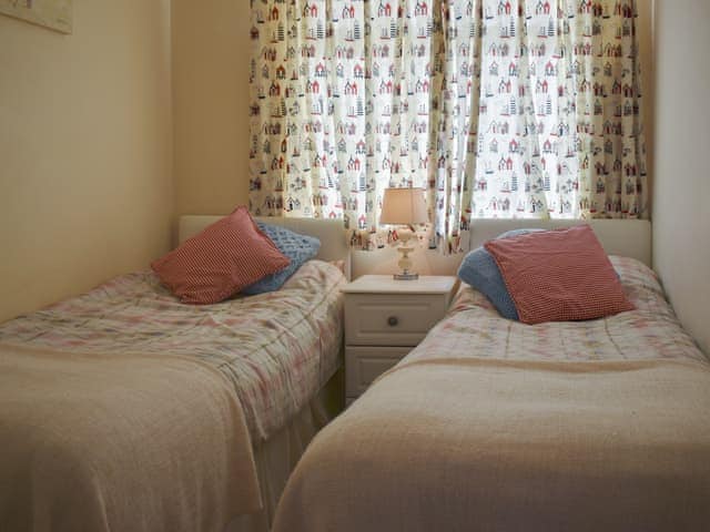 Twin bedroom | Bobby Buoy - South Beach Apartments, Hunstanton