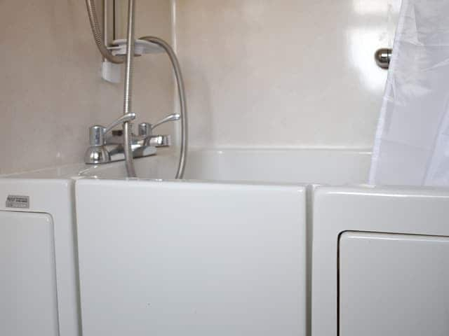 Bathroom | Bobby Buoy - South Beach Apartments, Hunstanton