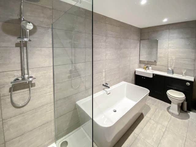 En-suite | Brockdale Barn, Ruckland