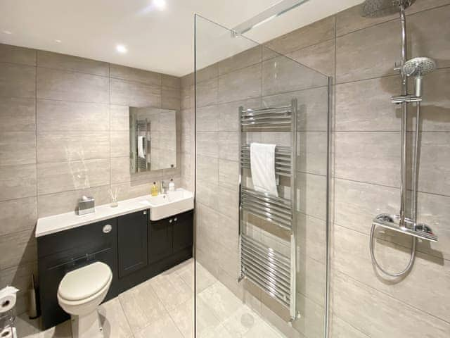 Shower room | Brockdale Barn, Ruckland