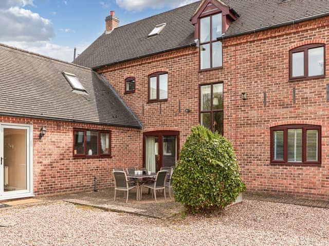 Willow Barn, sleeps 14 in Derby.