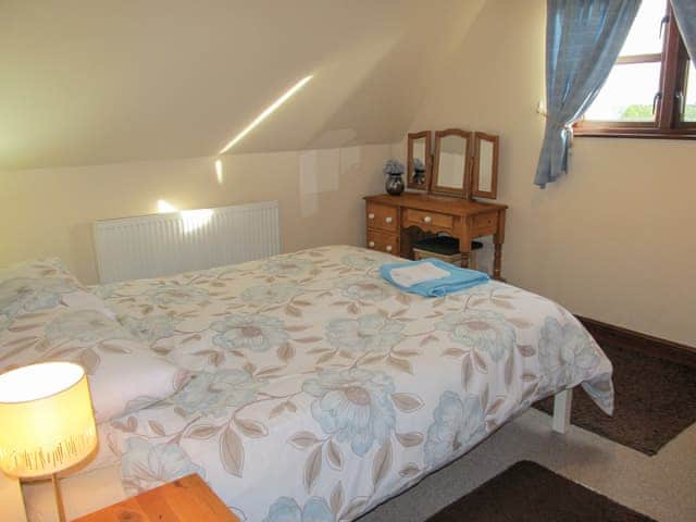 Double bedroom | Maytree Cottage, Dumpling Green, near Dereham