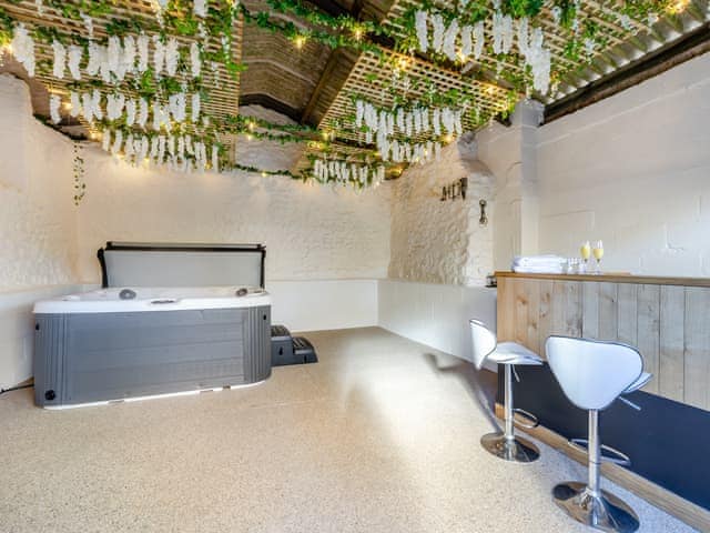 Hot tub | The Moat House, Cudworth, near Ilminster