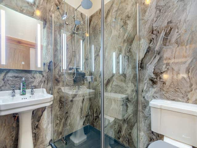 Shower room | Leeds No 1 - Old Station Masham, Masham