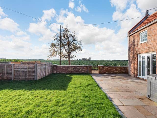 Outdoor area | Owl Barn, Benington