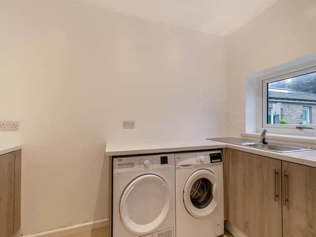 Utility room | Hen House View 2 - Hen House Holidays, Haslingden, near Rossendale