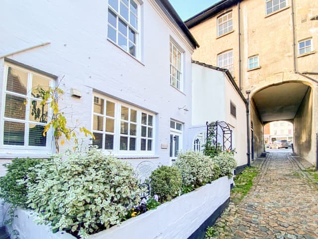 Setting | Alma House, Marlborough