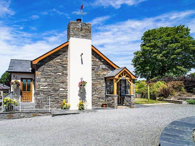 Exterior | Hirwaun Cottage - Penwern Fach Cottages, Ponthirwaun