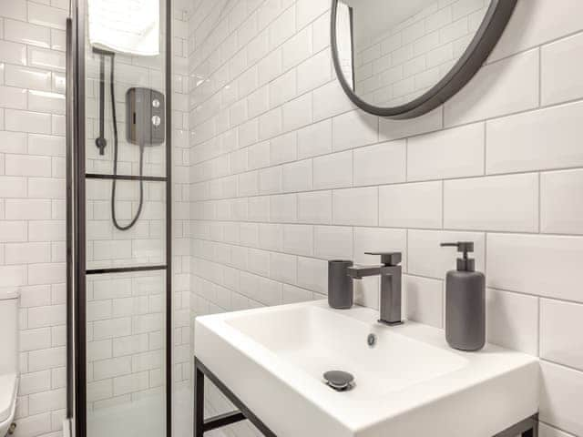 Shower room | Egon House - St Andrews Cottages, Lincoln