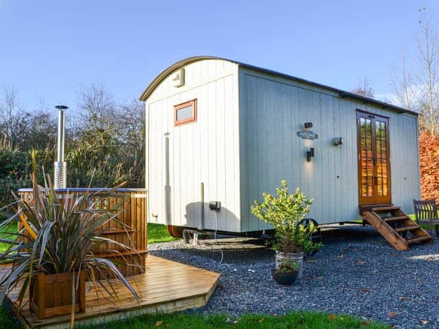 Exterior | Mayflower - Martindale Shepherds Huts, Pocklington