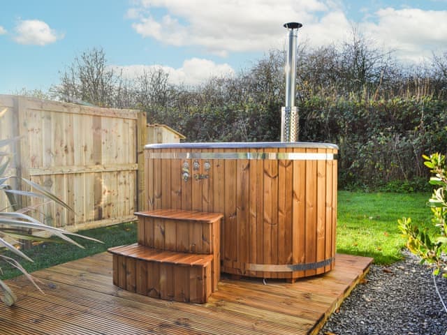 Hot tub | Mayflower - Martindale Shepherds Huts, Pocklington