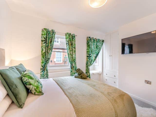 Double bedroom | Victoria&rsquo;s Retreat - Lincoln Retreats, Lincoln