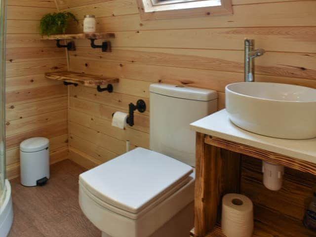 Shower room | Hayfield Haven - Hill Croft Farm Pods, Crowhurst