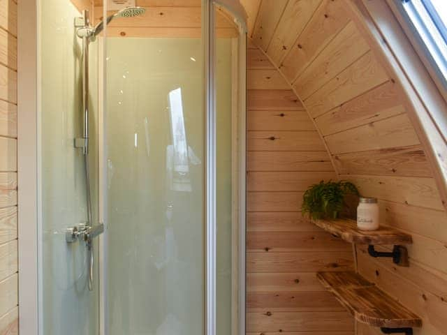 Shower room | Hayfield Haven - Hill Croft Farm Pods, Crowhurst