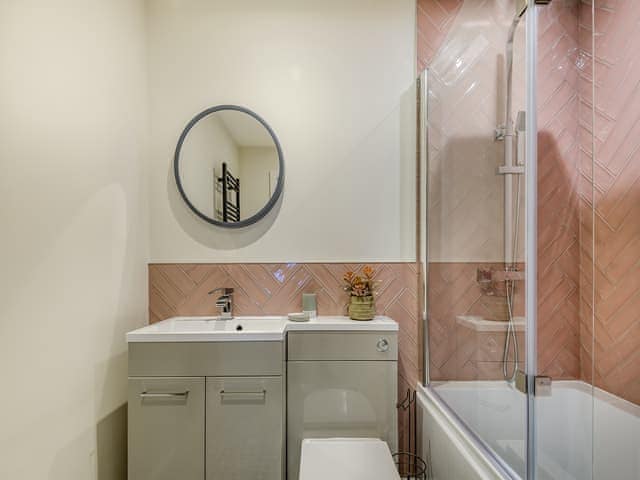 Bathroom | Pomeroy - Home Farm Barns, Little Steeping