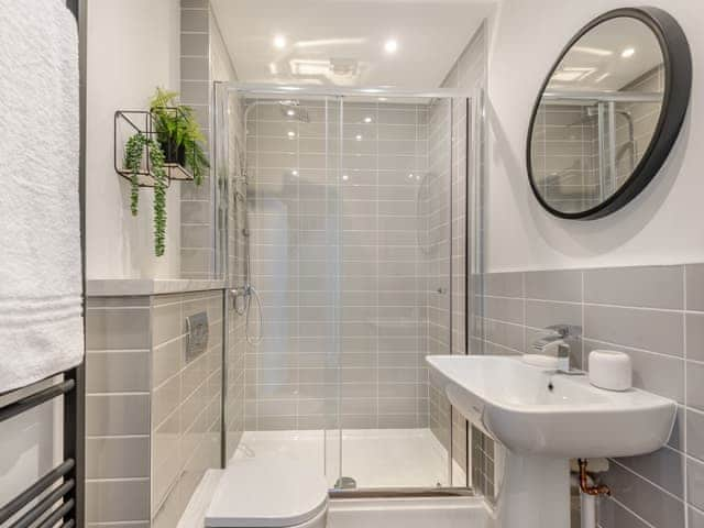 Bathroom | Peasgood - Home Farm Barns, Little Steeping