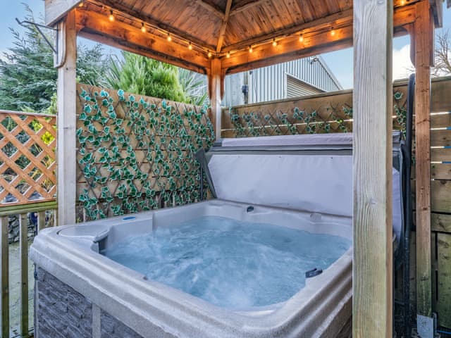 Hot tub | Ferndale Bungalow, Hambleton, near Poulton-le-Fylde