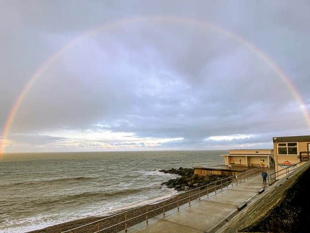 Surrounding area | Stones Throw Cottage, Sheringham