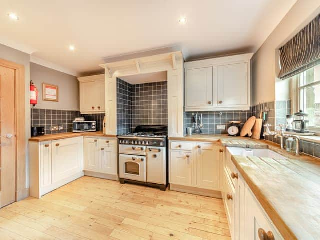 Kitchen | Cloister Cottage - Ellingham Cottages, Ellingham