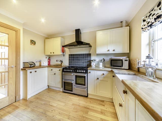 Kitchen | The Milking Parlour - Ellingham Cottages, Ellingham