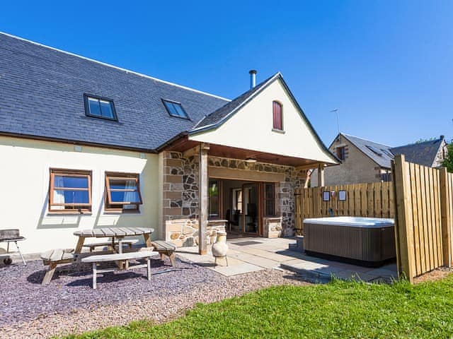 Exterior | Laurel Cottage - Williamscraig Holiday Cottages, Linlithgow