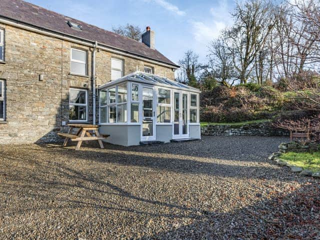 Exterior | East Llwyn - Llwyn Holiday Cottages, Rhydowen