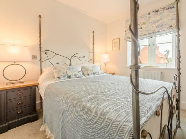 Four Poster bedroom | Schael&rsquo;s Retreat, Wells-next-the-Sea