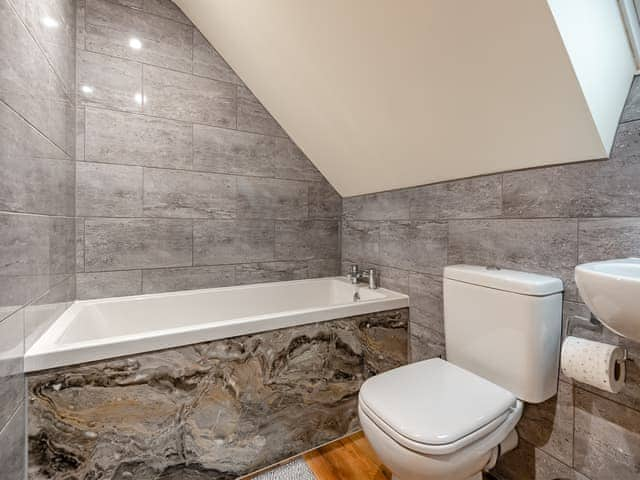 Bathroom | Two Chainbridge Barns - Chainbridge Barns, Skegness