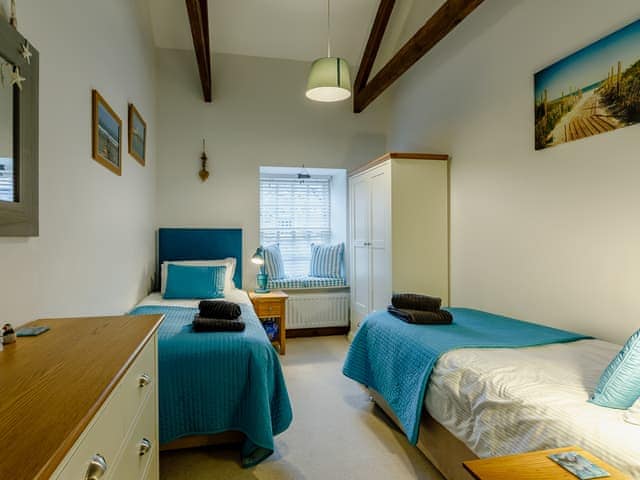 Twin bedroom | Bayside Cottage - Bayside and Puffin Holidays, Bamburgh