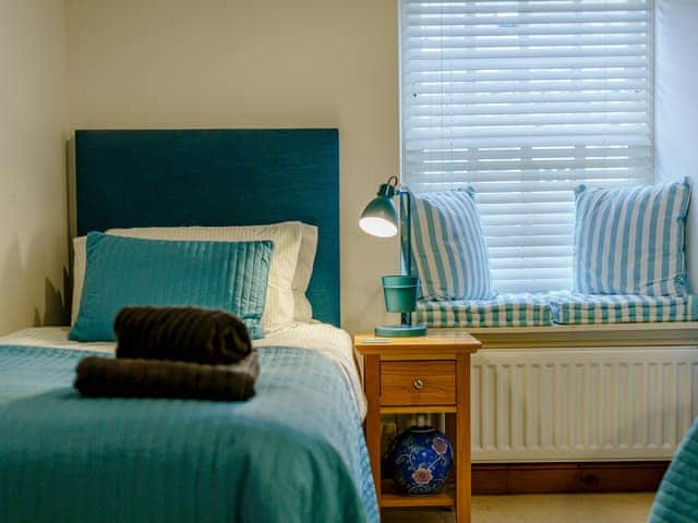 Twin bedroom | Bayside Cottage - Bayside and Puffin Holidays, Bamburgh