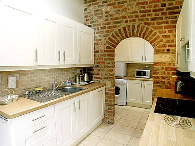 Kitchen | Rusty&rsquo;s Cottage - Wisteria and Rusty&rsquo;s Cottages, Buttercrambe, near York