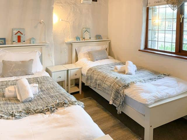 Twin bedroom | Pump Cottage, Woolacombe