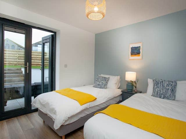 Twin bedroom | Rosefern, Tintagel