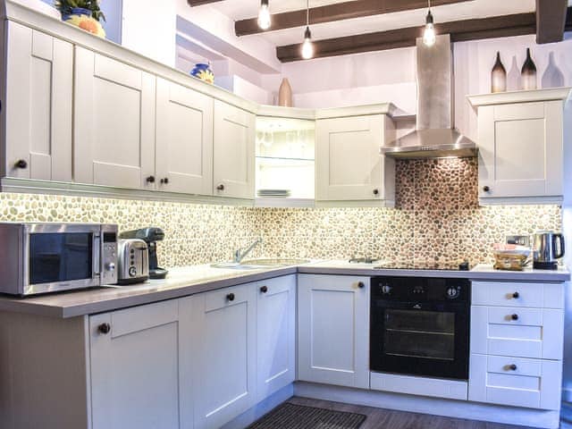 Kitchen | Sea Dog Cottage - White Horse Yard Cottages, Whitby