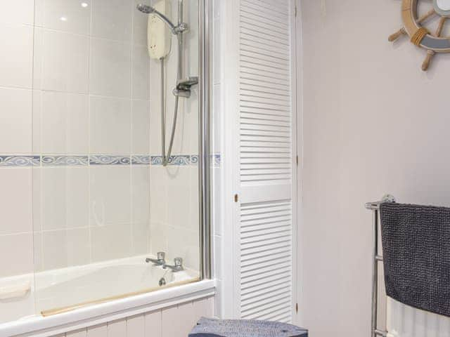 Bathroom | Sea Dog Cottage - White Horse Yard Cottages, Whitby