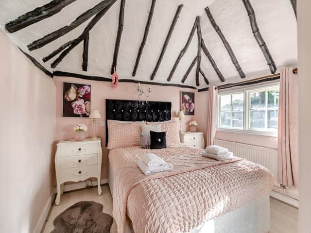 Double bedroom | Brittons Hill Cottage, Kenardington, near Ashford