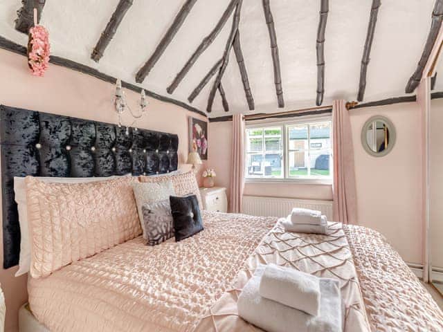 Double bedroom | Brittons Hill Cottage, Kenardington, near Ashford