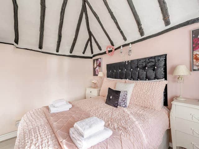 Double bedroom | Brittons Hill Cottage, Kenardington, near Ashford