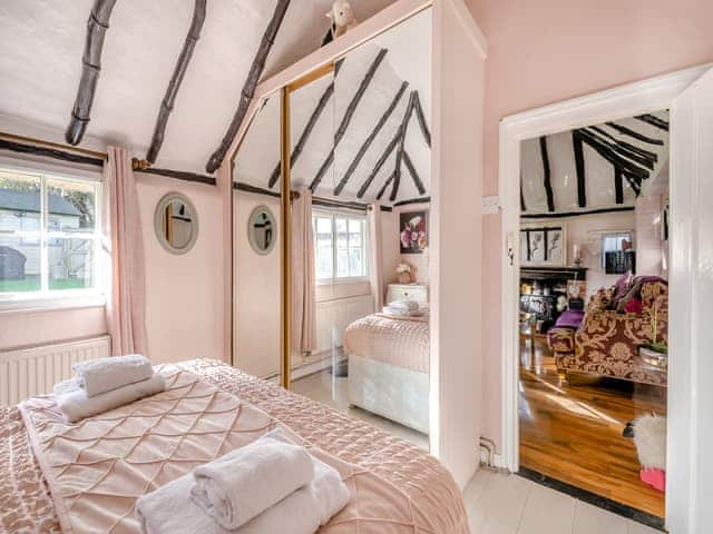 Double bedroom | Brittons Hill Cottage, Kenardington, near Ashford