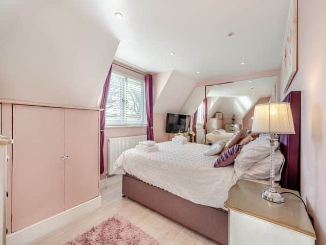 Double bedroom | Brittons Hill Cottage, Kenardington, near Ashford