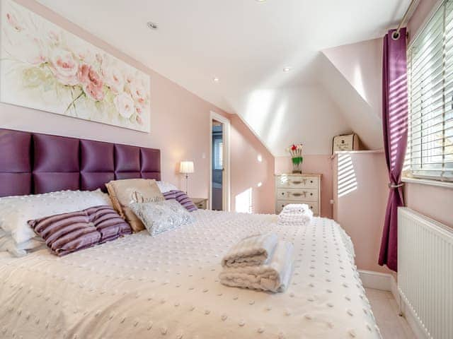 Double bedroom | Brittons Hill Cottage, Kenardington, near Ashford