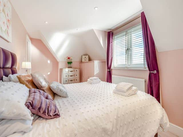 Double bedroom | Brittons Hill Cottage, Kenardington, near Ashford