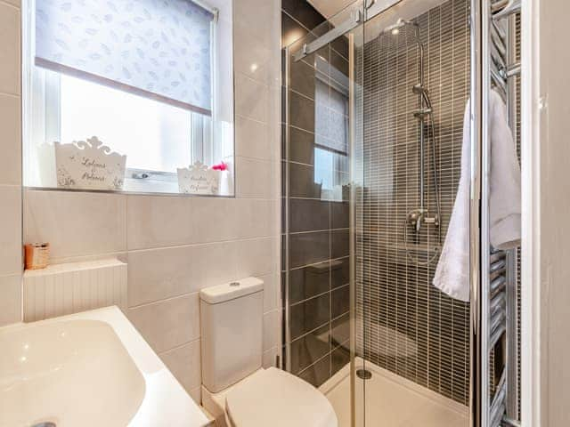 Shower room | Brittons Hill Cottage, Kenardington, near Ashford