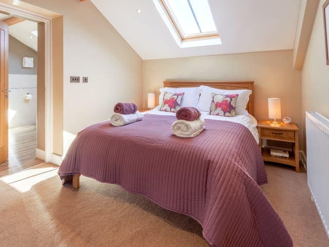 Master bedroom with en-suite | Oak Cottage - Ash and Oak Cottages, near Rothbury