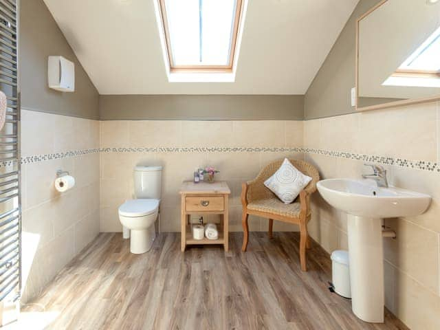 Luxurious shower cubicle in en-suite | Oak Cottage - Ash and Oak Cottages, near Rothbury